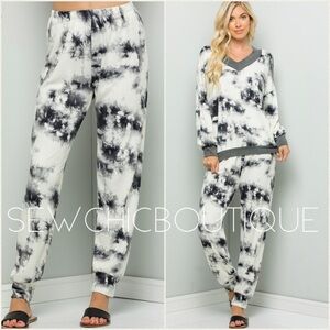RESTOCKED in White & Black!! Elastic Waist Pants